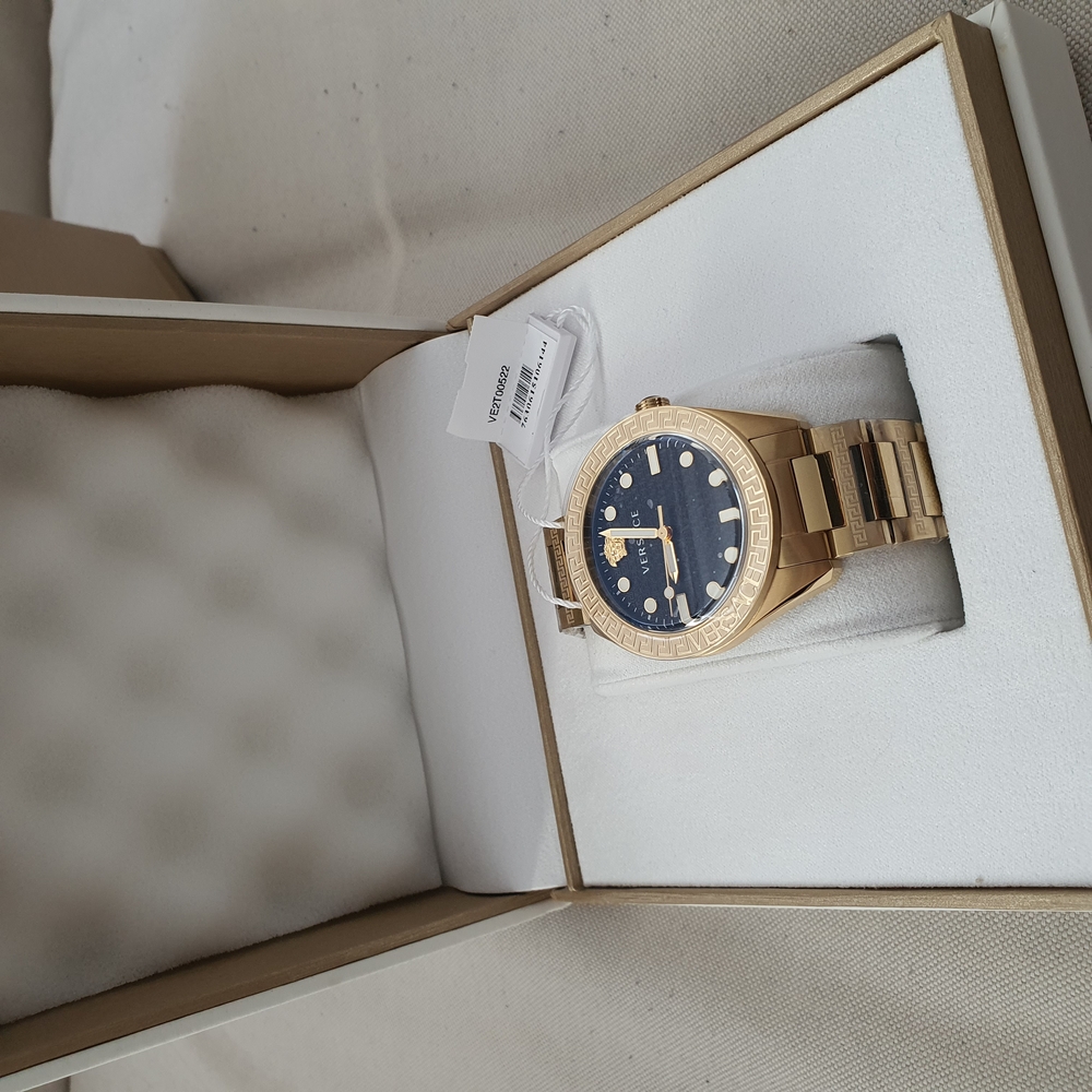 VERSACE Gold Greca Dome Watch - Picture 3 of 6
